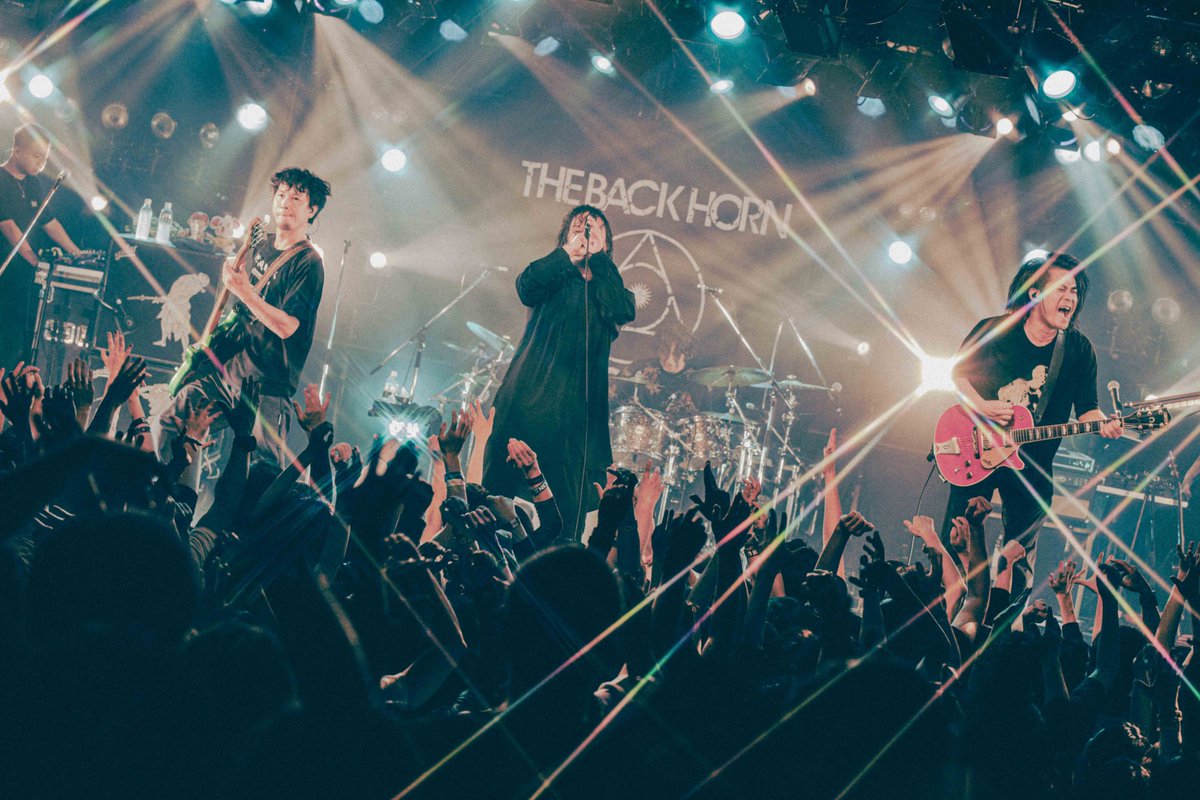 THEBACKHORNnews's tweet photo. ［LIVE PHOTO］

THE BACK HORN
「KYO-MEI対バンツアー」
〜共鳴破天の夜〜其の⼆
2025.10.24 fri
at 梅⽥CLUB QUATTRO
-------------------
▶︎NEXT LIVE
THE BACK HORN
「KYO-MEI対バンツアー」
〜共鳴破天の夜〜其の⼆
2025.10.26 sun
at 広島CLUB QUATTRO

#THEBACKHORN #バックホーン #バクホン #LIVEPHOTO