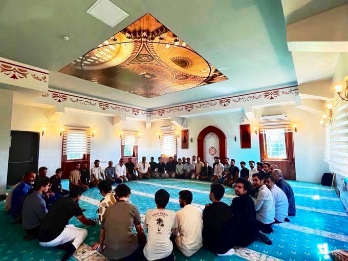 Gazze
şovmen terapistlere
heder etmemiz için uyandırmadı merhameti.

Bir medeniyet ancak
“ol”muş hakikat erlerinden ilhamla kurulur.

Peki, bu nasıl bir medeniyettir?
<a href="/yenisafakwriter/">yusuf kaplan</a>
<a href="/Vuqar48608839/">Vuqar Azerbaycan</a>

Bu köşe
sadece bir gazete köşesi değil daha fazlası!⤵️

 ysafak.com/4762234/p/x