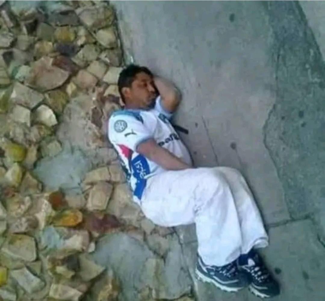 Cfc_shitposting's tweet photo. Me despiertan cuando Comunicaciones gane nuevamente. https://t.co/ENdSmk6lh9