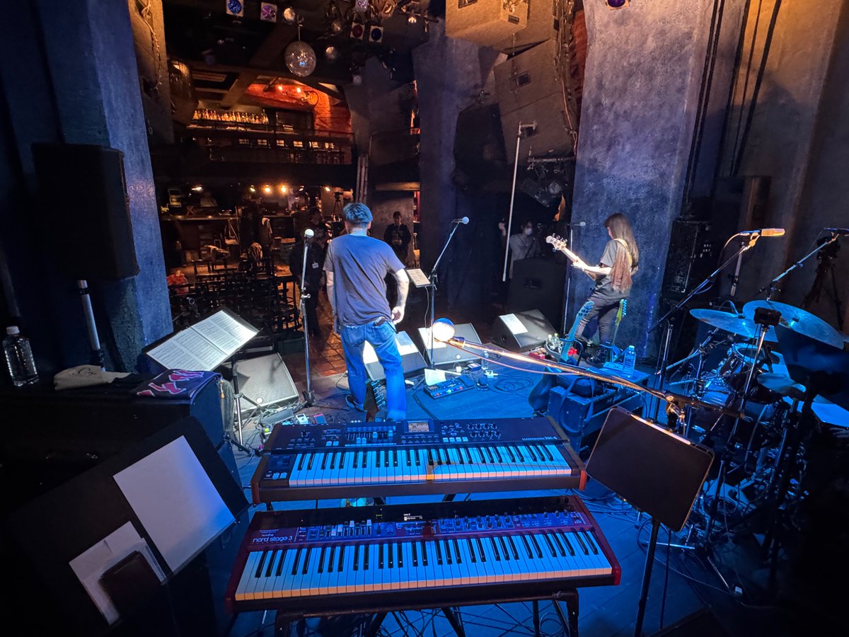 昨日はササキオサムさん、バースデーライブ@吉祥寺スターパインズカフェ！

MOON CHILD、SCRIPT、ソロ曲…どれも熱くて、会場がひとつになった最高の夜🔥ご一緒できて本当に幸せでした！

オサムさん、お誕生日おめでとうございます🎉
#ササキオサム #大渡亮 #渋谷有希子 #浪岡健司郎 #マエバヨシアキ