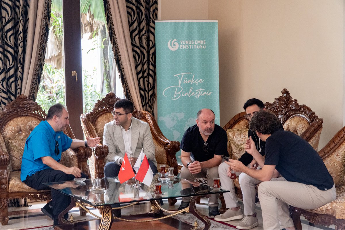 Jakarta’da Yunus Emre Enstitüsünü ziyaret ettik. Kıymetli müdürümüz ve ekibine misafirperverliğinden ötürü teşekkür ediyorum