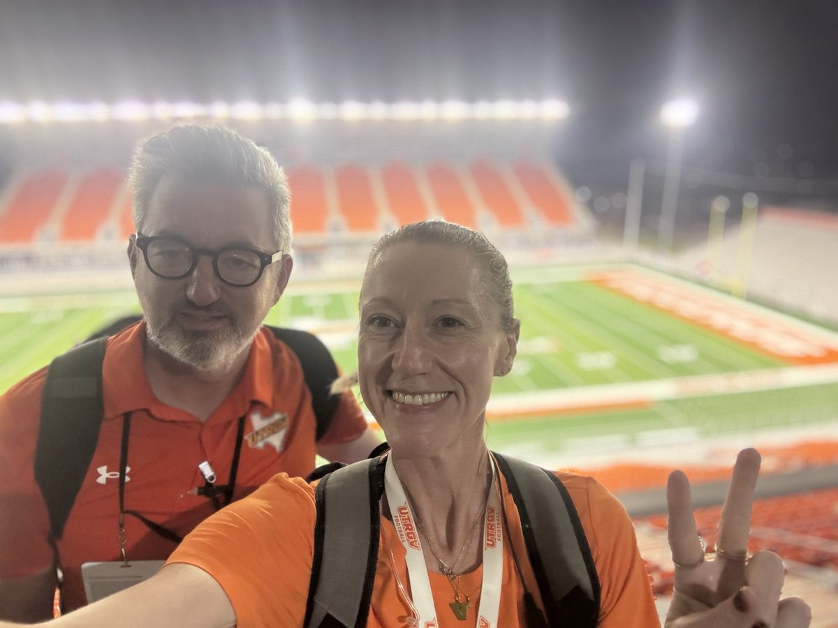 Home turf. 

Home crowd. 

Homecoming win. 

Goodnight, Vaqueros! 

#RallyTheValley ✌🏼