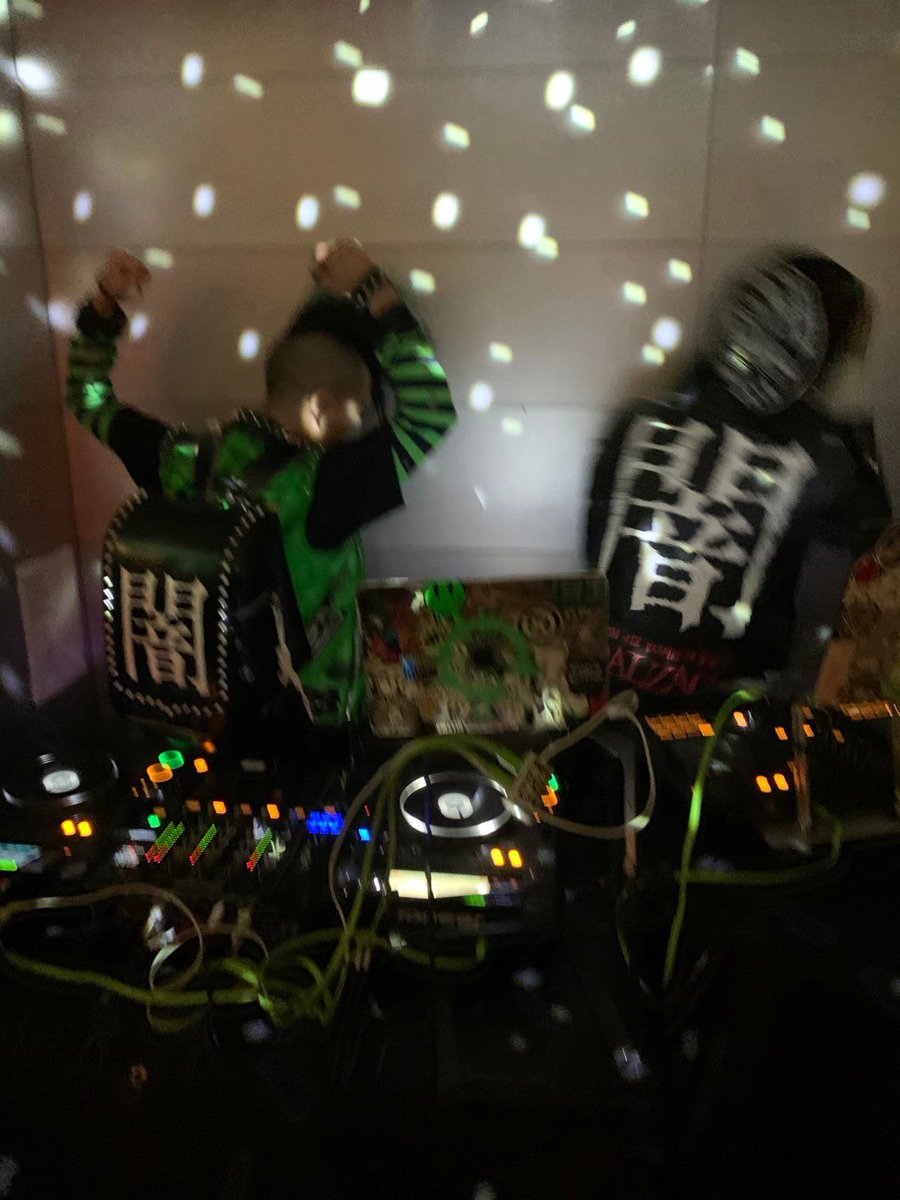 DJは俺たち闇兄弟ことタラチネと餅タッグでお送りさせてもらいます