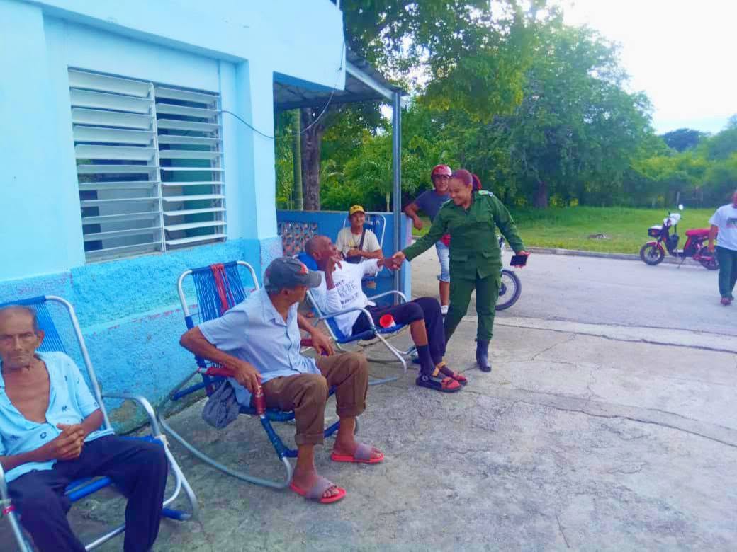 MiGuantanamo's tweet image. #PoderPopular 🚨 Visita al Hogar de Ancianos San José para comprobar el cumplimiento de las medidas orientadas por el grupo temporal para enfrentar el paso del #HuracánMelissa.
#PreparadosYAlertas #JuntosPodemosMás #Guantánamo