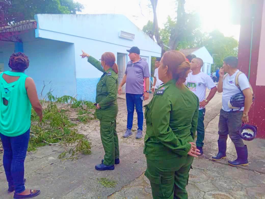 MiGuantanamo's tweet image. #PoderPopular 🚨 Visita al Hogar de Ancianos San José para comprobar el cumplimiento de las medidas orientadas por el grupo temporal para enfrentar el paso del #HuracánMelissa.
#PreparadosYAlertas #JuntosPodemosMás #Guantánamo