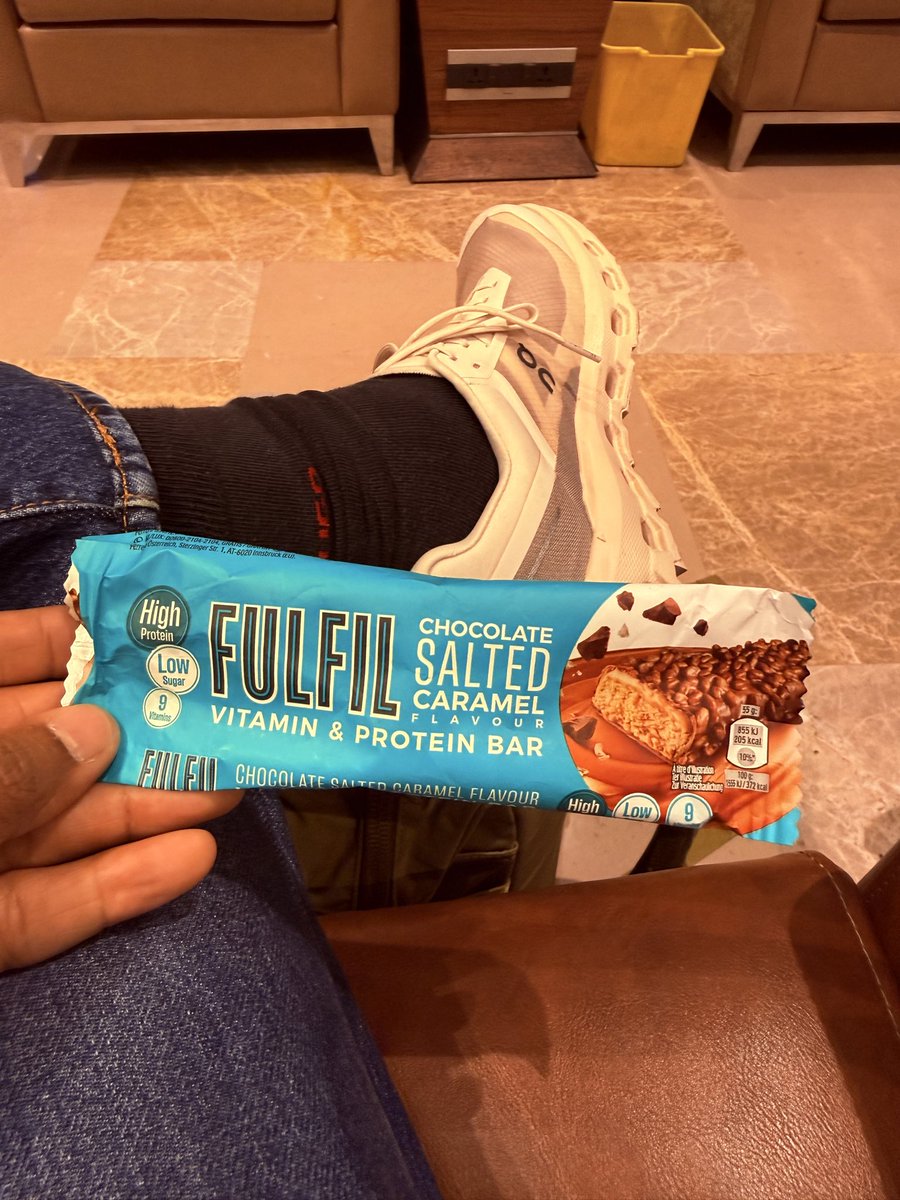 maveinlux's tweet image. I traveled 30 hours across 2 timezones to reach my village during Diwali. 
I survived on high protein bars, water and black coffee while everyone around me was stuffing themselves with free airline and lounge food, liquor and sugary drinks at odd hours. 
An entire generation in…