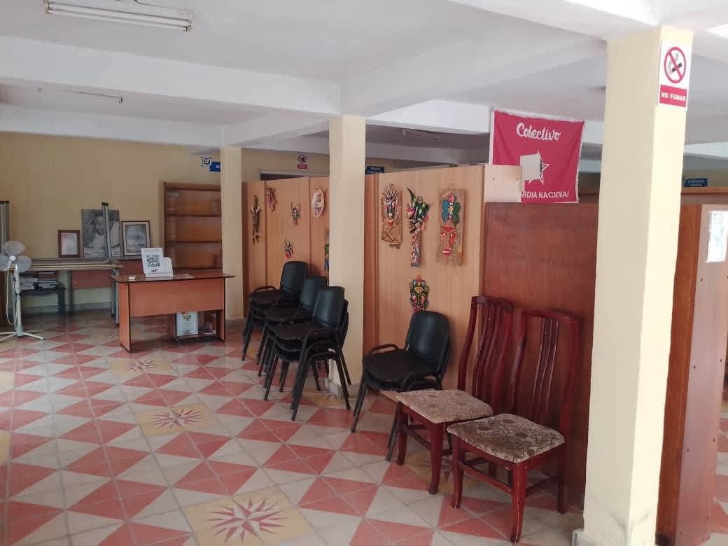 MiGuantanamo's tweet image. #PoderPopular 🇨🇺 Asegurada la Librería Ateneo Asdrúbal López, en el municipio de #Guantánamo, ante las amenazas del Huracán Melissa. Así lo supimos y mostramos por parte del Centro Provincial del Libro y la Literatura en Guantánamo 
 #PreparadosYAlertas #JuntosPodemosMás