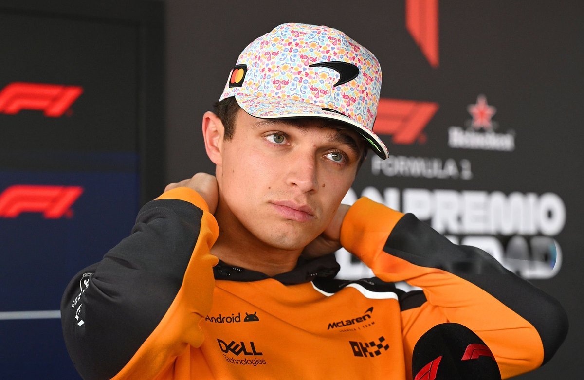 このちょっとすっとぼけ風のランドの写真がビジュ良すぎて知らない間に同じ写真７枚保存してた🤣🤣