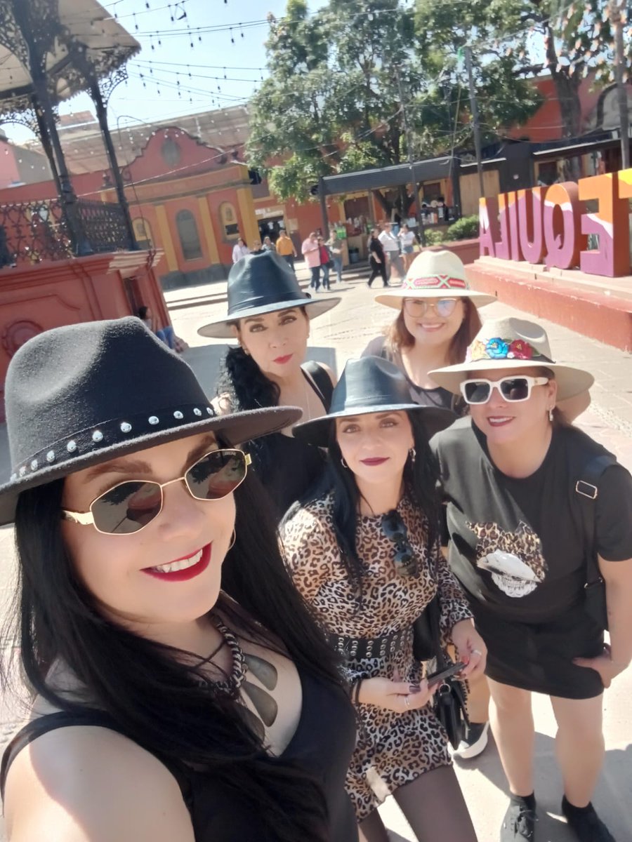 Pues un festejo más con mis amigas de Aguascalientes.. 😁 gracias chicas por este gran día! Amistades que duran toda la vida... 😅 27 año y los que faltan... 🤭
#tequila #festejo #amigas #lasamo #cantaritos #elgüero