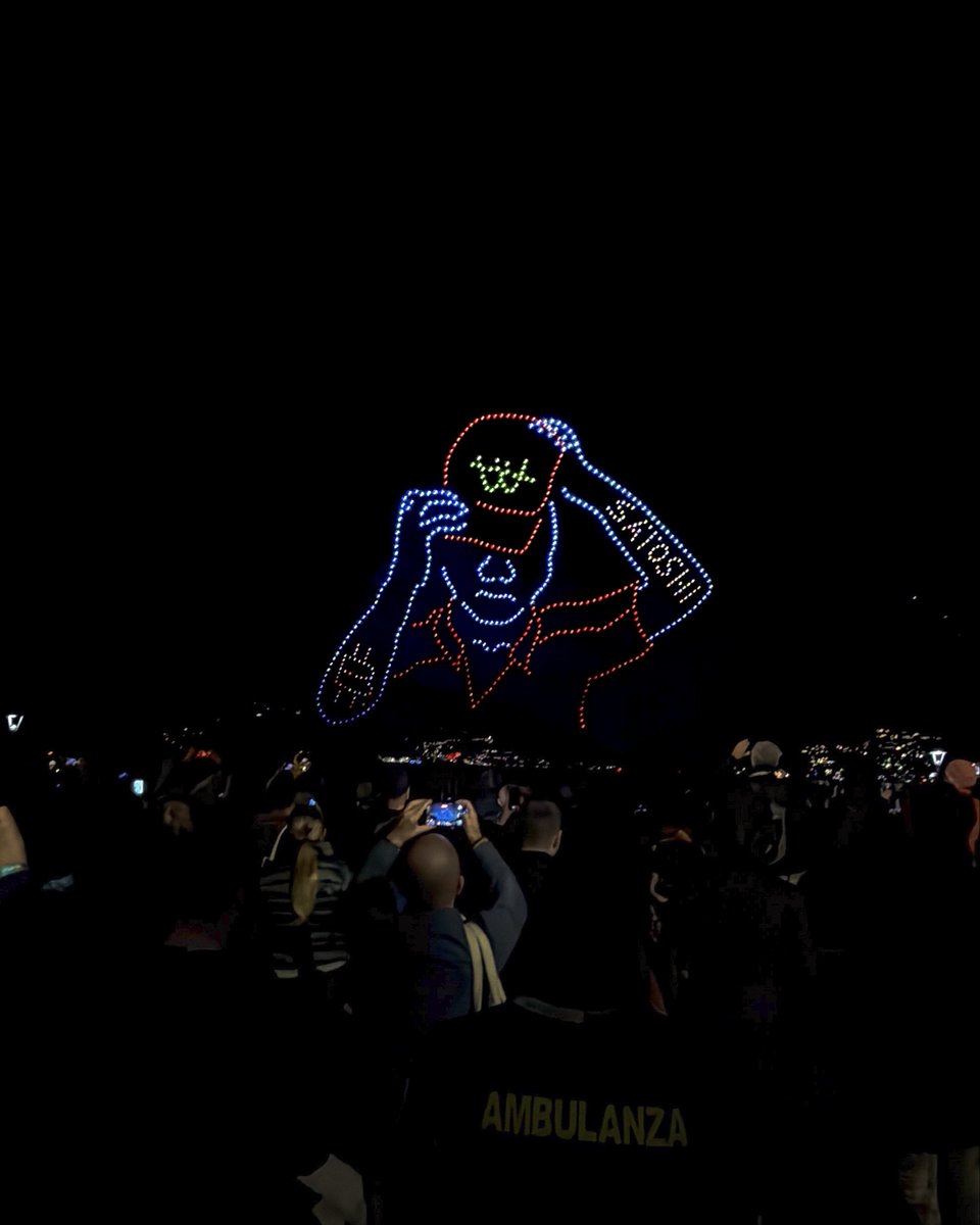 cyberdroneshow's tweet image. Spotted some sky-level memes in Lugano last night.
Anyone else saw that? O Share &apos;em all! @LuganoPlanB #droneshow #cyberdrone #Bitcoin #LuganoPlanB