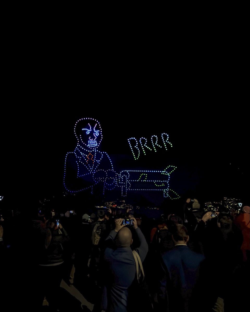 cyberdroneshow's tweet image. Spotted some sky-level memes in Lugano last night.
Anyone else saw that? O Share &apos;em all! @LuganoPlanB #droneshow #cyberdrone #Bitcoin #LuganoPlanB