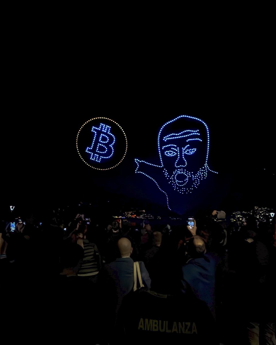 cyberdroneshow's tweet image. Spotted some sky-level memes in Lugano last night.
Anyone else saw that? O Share &apos;em all! @LuganoPlanB #droneshow #cyberdrone #Bitcoin #LuganoPlanB