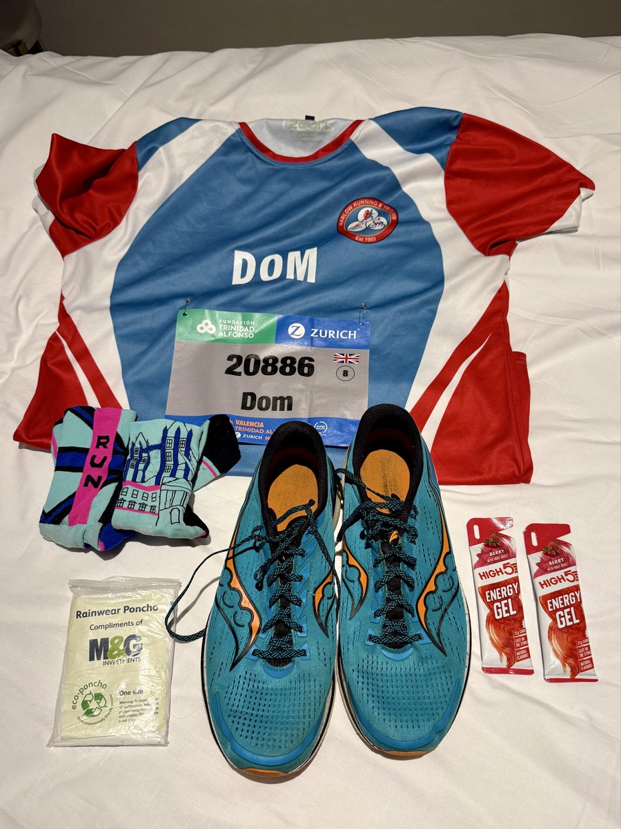 domsloft's tweet image. Ready to go! 👊🏻 💥 

Check my hastily engineered spoon made our of the foil lid off the porridge 🥸

#RunningWanker