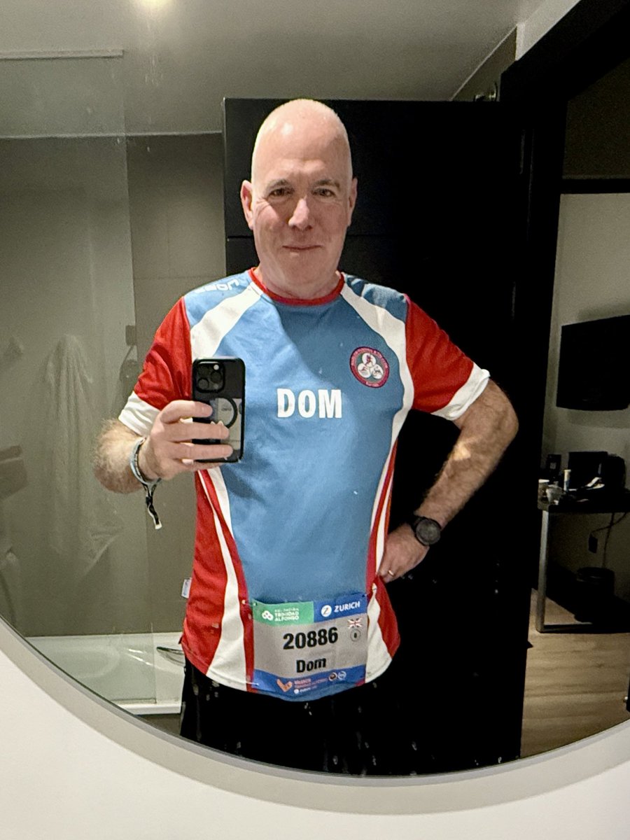 domsloft's tweet image. Ready to go! 👊🏻 💥 

Check my hastily engineered spoon made our of the foil lid off the porridge 🥸

#RunningWanker