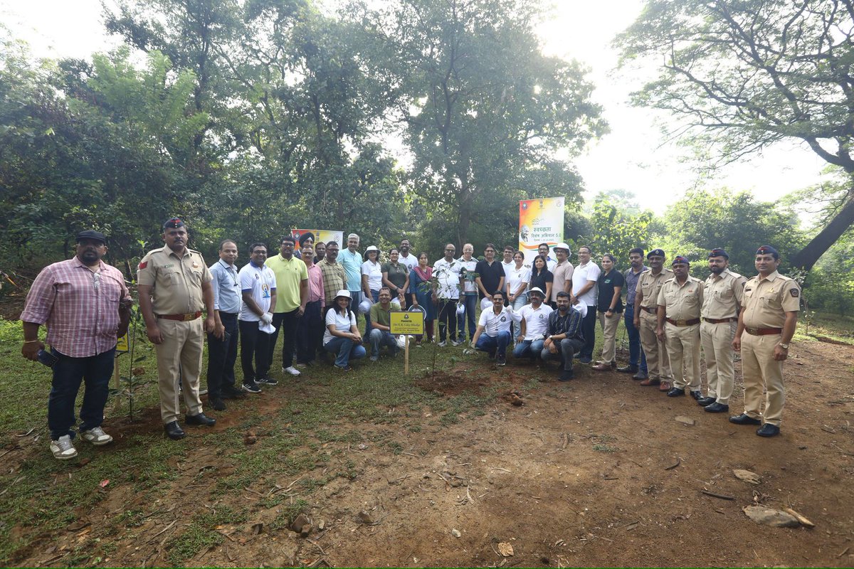 GSTMumCentral's tweet photo. Mumbai Central CGST Commrt thanks all the officers of the Mumbai CGST Zone and Maharashtra Forest Department for the successful conduct of plantation  and cleanliness campaign  at the Sanjay Gandhi National Park, Borivali, Mumbai. @swachhta @SGNPNIC @cbic_india @cgstmumbaizone https://t.co/RmbaG3Jo2a