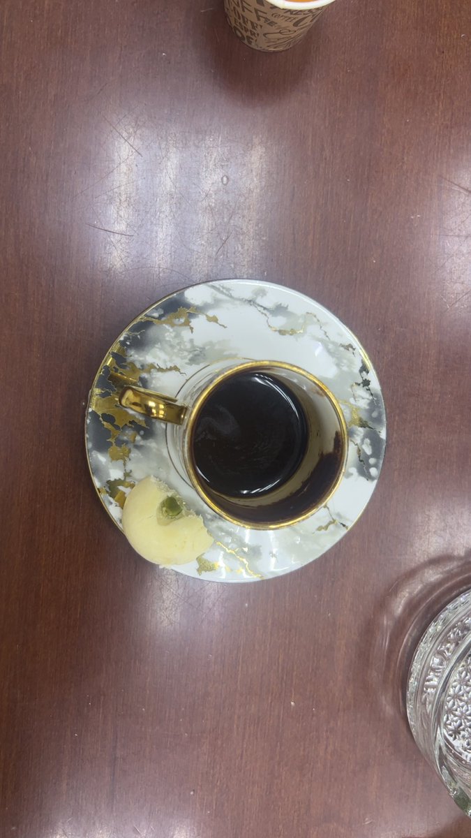 منو يعرف يقرا فنجان 🦦