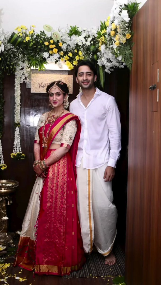 dreamyyylifeeee's tweet photo. I'm still stuck on this pic of #Rucheer 
Look at #Ruchikaakapoor purely giving divine energy ✨️ The color the jewelleries the attrie uff ruchikaa you were purely the most beautiful bride❤️ she is looking so so beautiful 🥀❤️
And #ShaheerSheikh as always looking so perfect 🤌 https://t.co/YGTk5awn9T