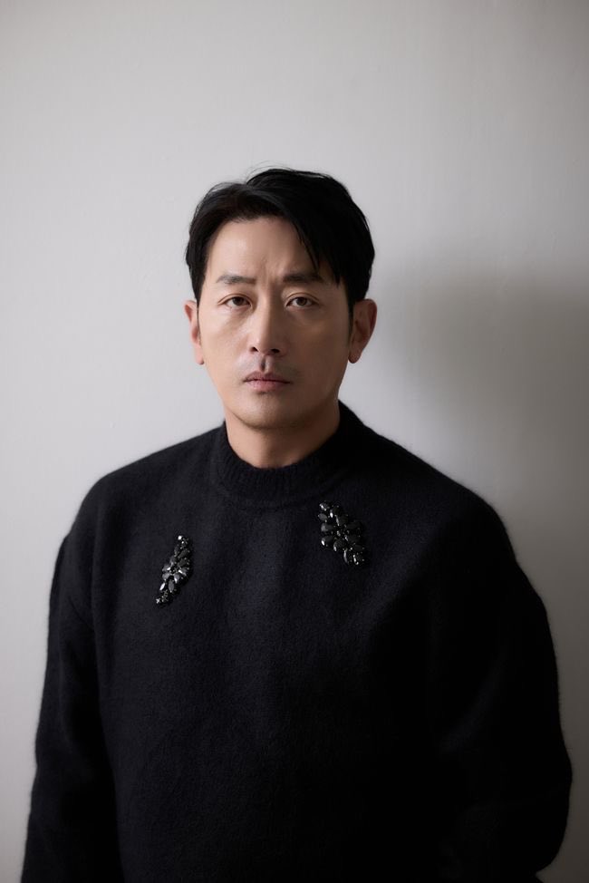 monkeydepres's tweet photo. In a recent interview, Ha Jung Woo discussed his career's future. 

“You know, [Kim] Nam Gil and I are getting older. I think it's time for us to make a movie that's like Brokeback Mountain—bold and passionate. I like that idea."

- via @PopBase https://t.co/kbkB3oxU0f