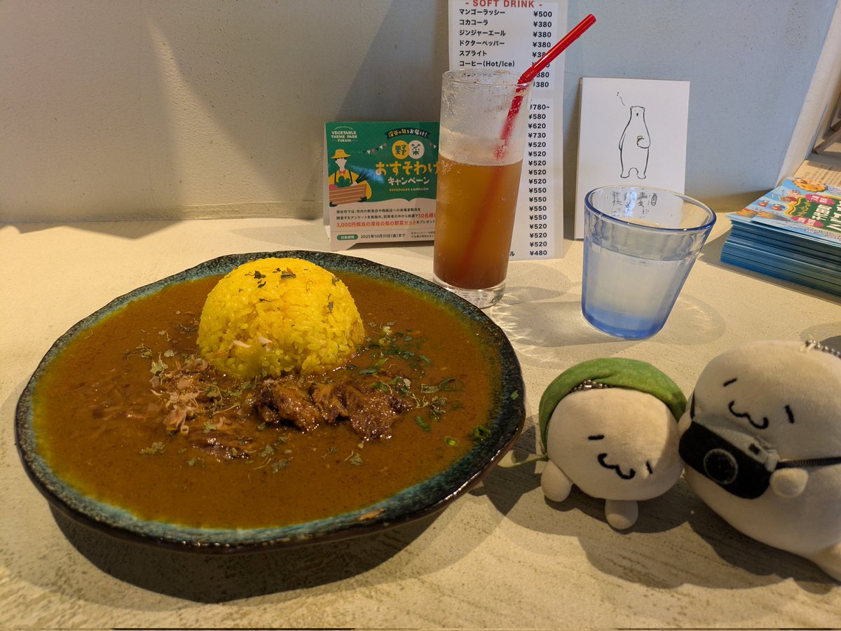 TAKE_nokonosato's tweet photo. 【MODECURRY 深谷市】
ε(  c  ´ω`)📷モデカリーさん名物の豚バラ軟骨カレーやで。
(˶ ' ω ' )⸝トロトロになるまで煮込んだ豚バラ軟骨はジューシーで旨い！
そしてカレーには鰹節や、深谷名物刻みネギが入っていて、カレーの概念を壊さない程度に和テイストが加わった一品！
見た目も味も旨し(≧∀≦) https://t.co/eZoJBa64JQ