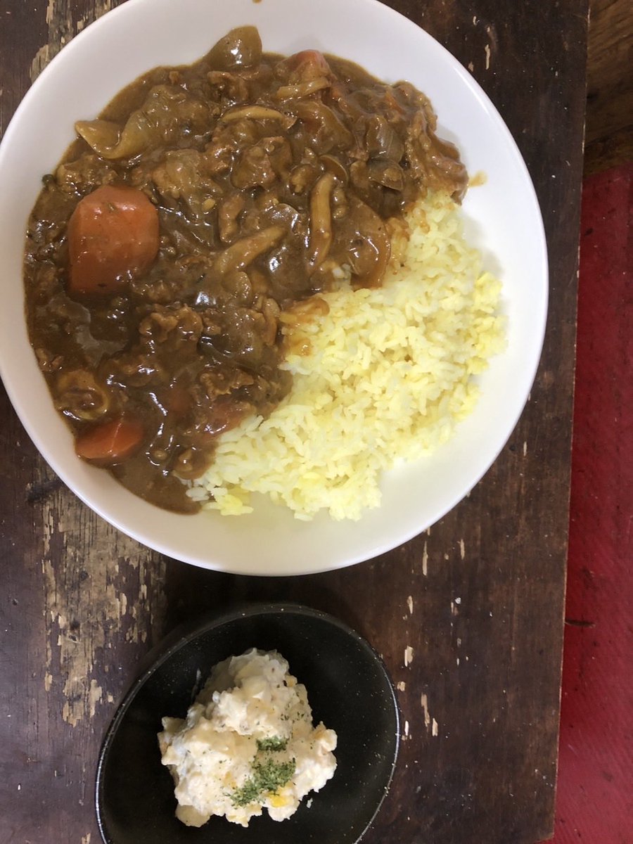 おはようございます😃

今日のご飯はビーフカレー、具沢山で美味しそう、、🥰僕まだ食べてないですけど、残るかな…

イベントですが、あんまりポイント貯まらないって人にイチ押し情報❗️❗️
実は3連勝するとめちゃくちゃ溜まります、
本日の手役は実はおまけなんですよね😅
是非是非お待ちしております
