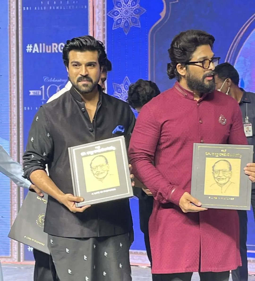 AAFanIkkadaa's tweet photo. #RCAA
Nice pic #RamCharan - #AlluArjun 🖤❤️
@AlwaysRamCharan @alluarjun https://t.co/6DmrHh3vJZ