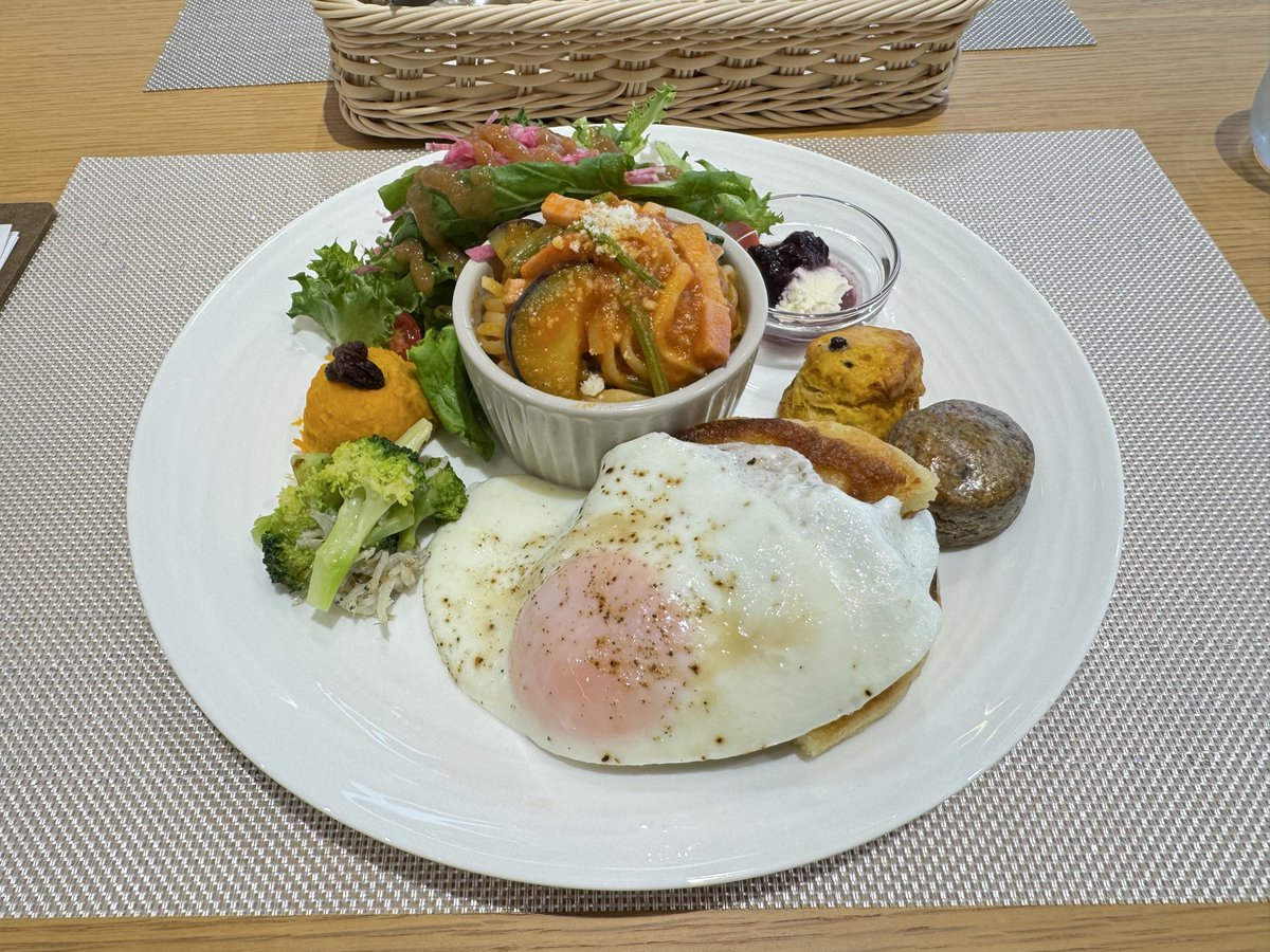 msk0906's tweet photo. acteaで3周年記念プレート🍽️
人気メニュー全盛り😋
天気悪いけど次の土曜までなので
今日行かなきゃと思いいってきました。
パスタもサラダもスコーンも全部美味しい。
カボチャのバスクチーズケーキもセット。
大満足です😊
#actea
#ミツオカグランドストア https://t.co/zG4RFyp7j2