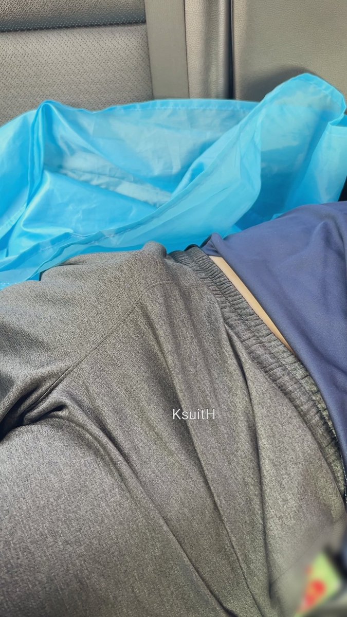 KHsuit tweet media