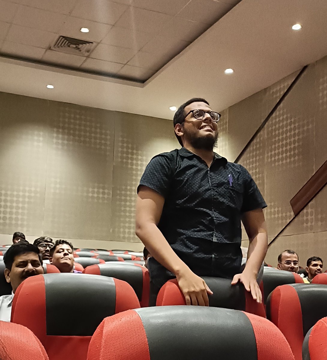 KCircleQuizzing's tweet image. Team 10 (audience) answering questions passed by all 9 teams