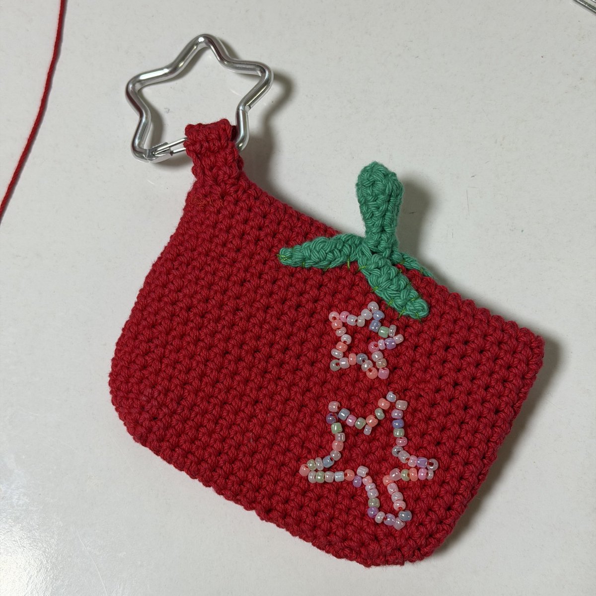 keyringmybelll's tweet photo. [ 🎀 ]
🍅 + 🍓 = ????
토마토 + 딸기 사이의 무언가같은 지갑(?) https://t.co/EHgmtIrNSD
