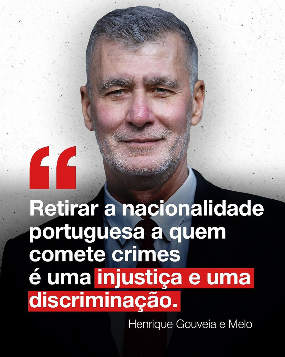 _AlvaroAlex's tweet photo. Henrique Gouveia e Melo, que pérola nos ofereceu com essa de que retirar a nacionalidade a quem comete crimes é "injustiça e discriminação"! Então, quer dizer que um cidadão que, sei lá, assalte, trafique ou pior, deve manter o seu passaporte português como quem guarda um troféu? Que belo incentivo à virtude! 🙄

A sua lógica é cristalina: proteger o "direito" de manter a nacionalidade é mais importante do que, digamos, garantir que a sociedade não seja um circo onde os palhaços têm carta branca. Afinal, para quê consequências, não é? Cometeu um crime grave? Não há problema, guarde o BI e venha cá buscar um abraço! 😇

Eu, na minha modesta opinião, acho que a nacionalidade não é um brinde de feira que se mantém por simpatia. É um vínculo de responsabilidade, e quem o desrespeita a torto e a direito talvez não mereça o privilégio de o ostentar. Discriminação? Não, meu caro, chama-se justiça. Mas claro, quem sou eu para questionar tamanha sabedoria? 😜 #SarcasmoModeOn #JustiçaOuCirco