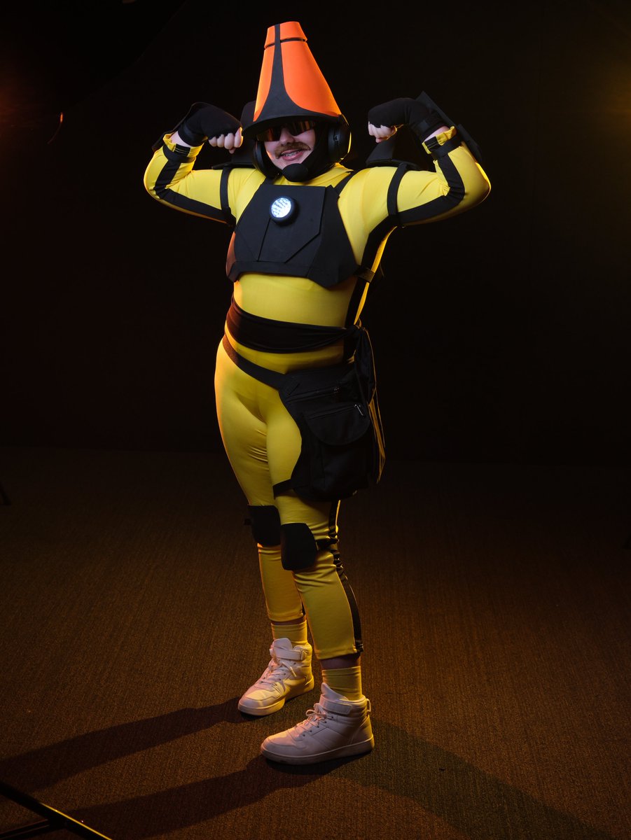 Izzekee's tweet image. My Doctor Sung cosplay at Auckland Armageddon Expo!
💛 (more photos in replies)
