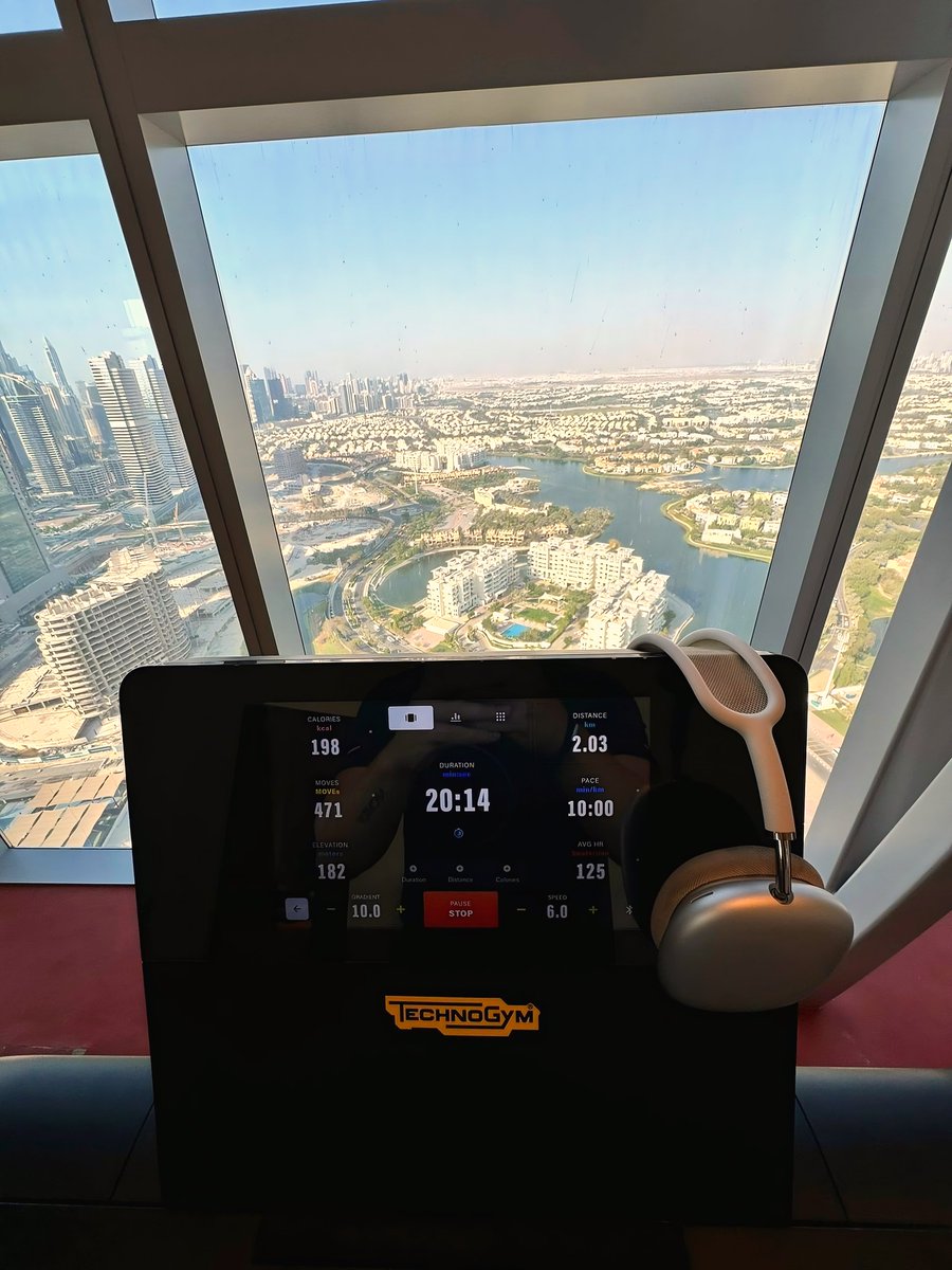 Cardio Day with this Dubai view. ☀️