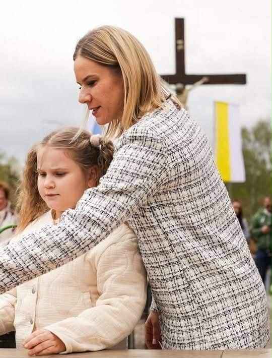 Jadwiga Wiśniewska #Nawrocki2025 🇵🇱 (@j_wisniewska) on Twitter photo Pięknej niedzieli dla Państwa 🫶 Pięknej niedzieli dla Państwa 🫶