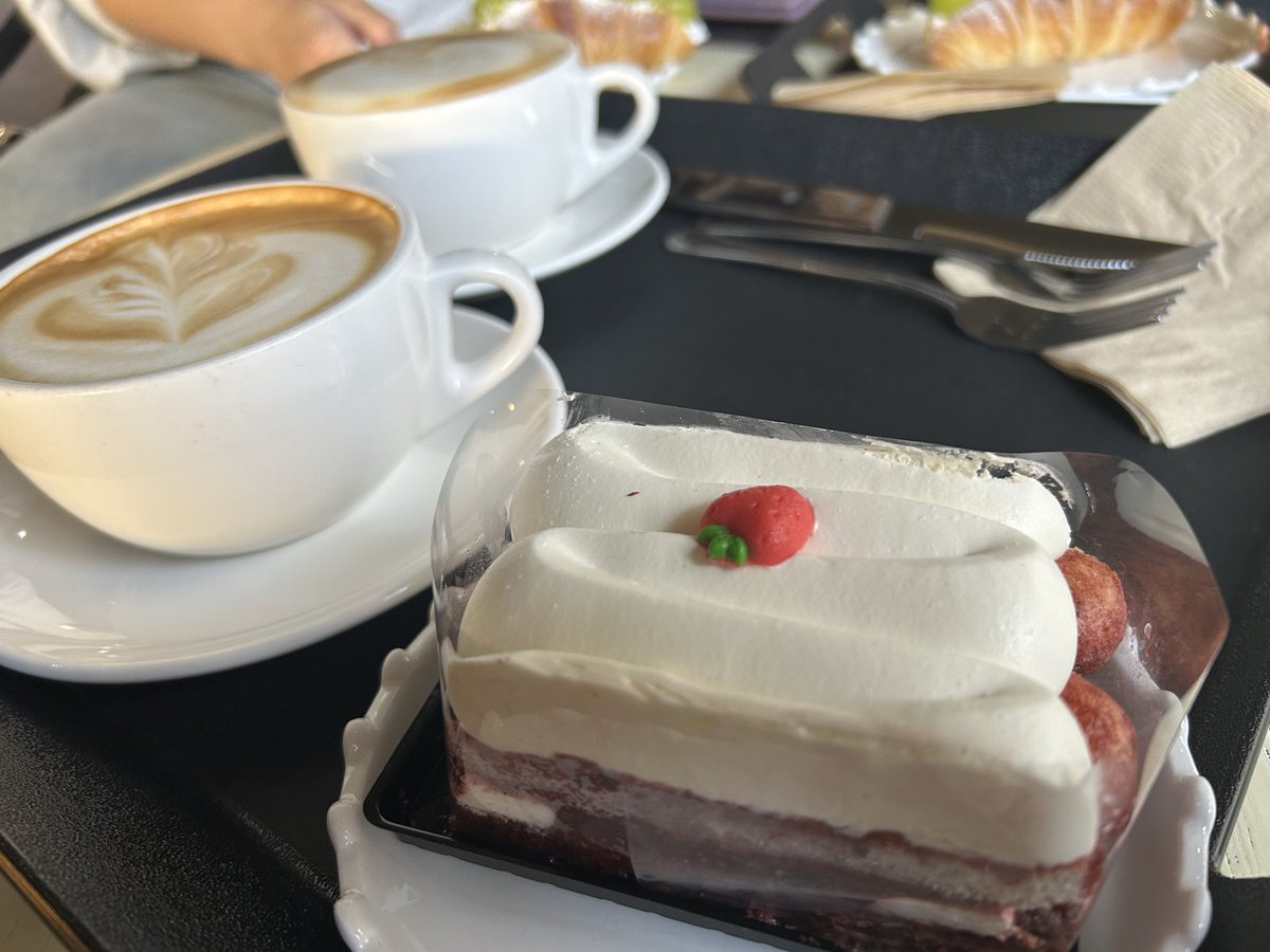 釜山にあるBTSのJIMINパパのお店へ！
受け取る時「入れすぎた、ごめんね！あ、JIMINのパパだよ」って握手してくれました🤣
※写真はNGでした