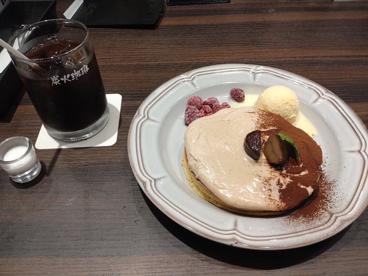 週末は雨☔
急に寒くなりましたね。

今日はピアノスタジオからのホットケーキ🎹🥞