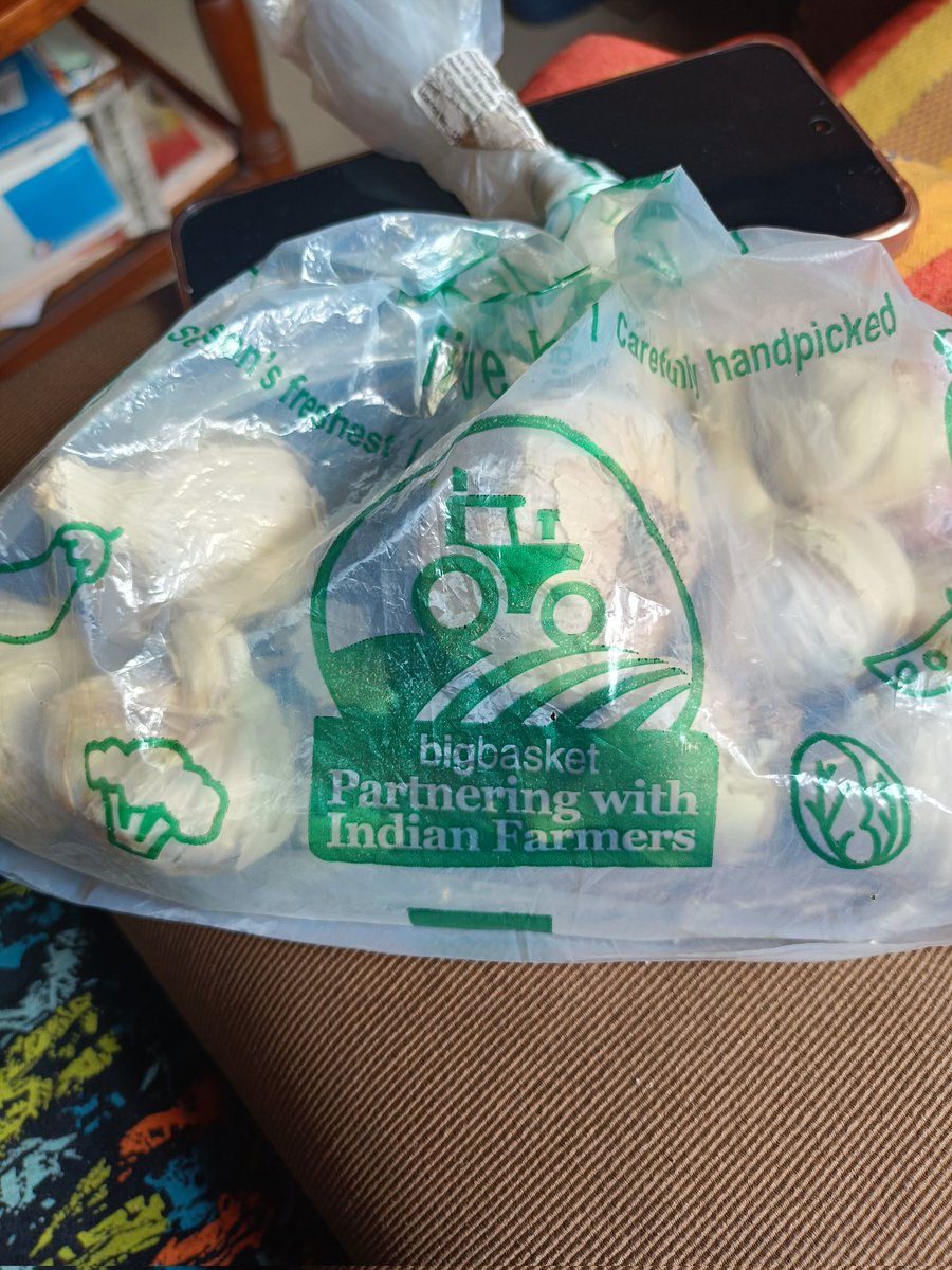 susnatad's tweet photo. I m very much surprised getting ord 4m @bigbasket_com @CEE_bigbasket @bigbasketblog 250gmgarlic which was exprd product and not at all used placed in same condition like before all garlic inside r damaged @ganeshk03 ur company ruined @TataCompanies reputation need action on this! https://t.co/5G5N2MNaWd