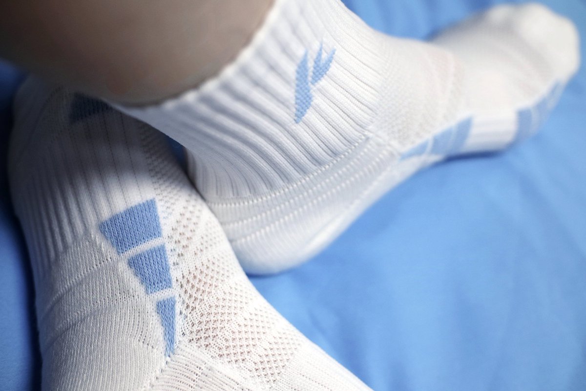 又再买30多一双的袜子
算了（）