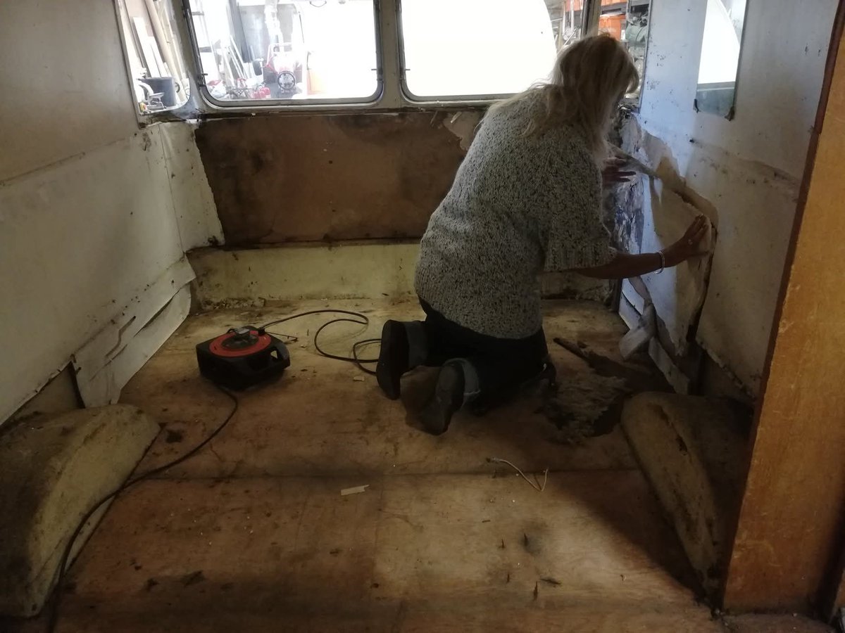 TheEnglishCarav's tweet photo. On This Day 2018....
Barbarella is changing! .... ❤️❤️
#VikingFibreline #vintagecaravan #caravanbar #mobilebar #bar #caravanrestoration https://t.co/WDtGVsCTK6