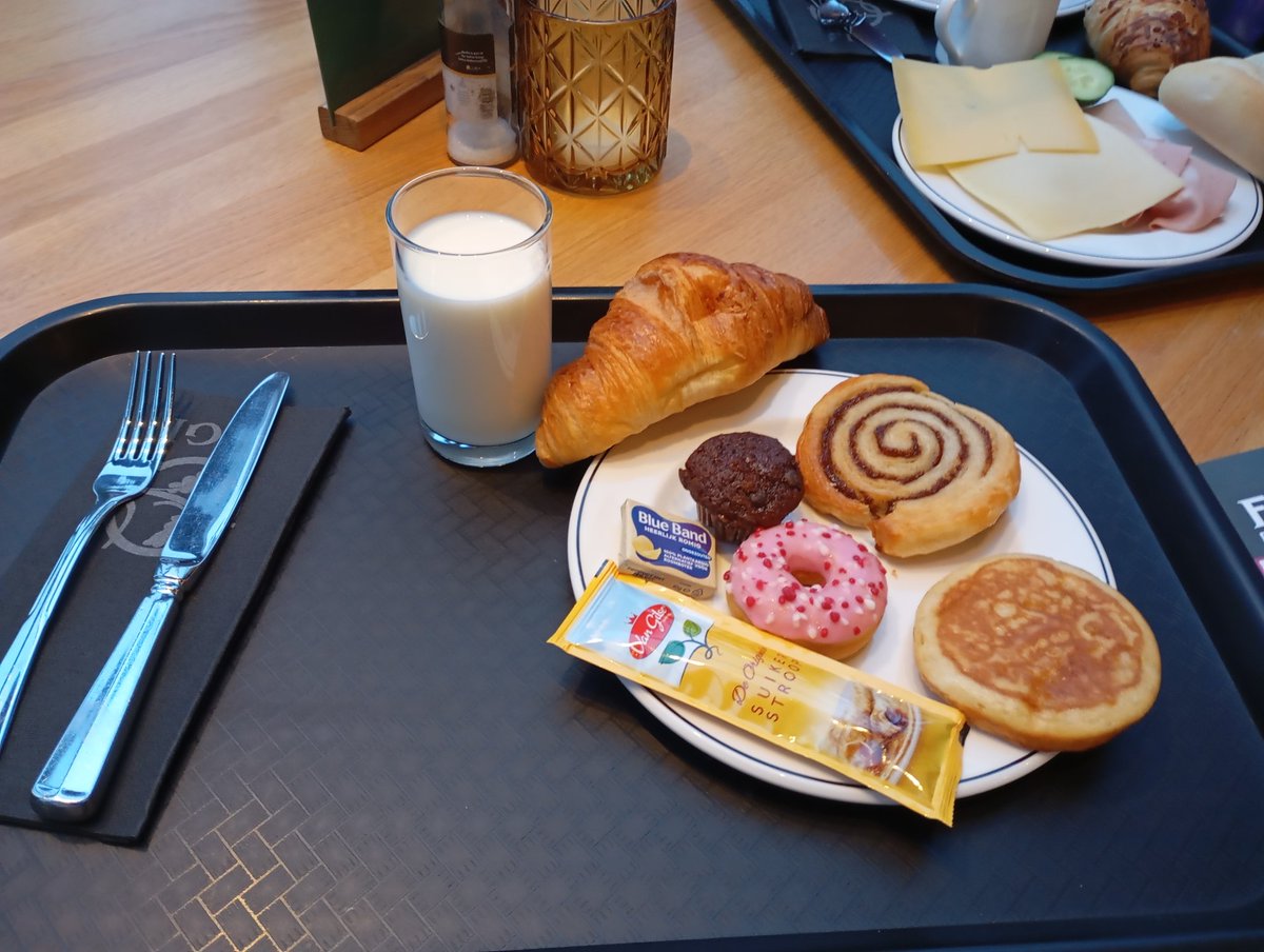 My dad &amp; I enjoying breakfast <a href="/PonyConHolland/">PonyCon Holland</a> Figi