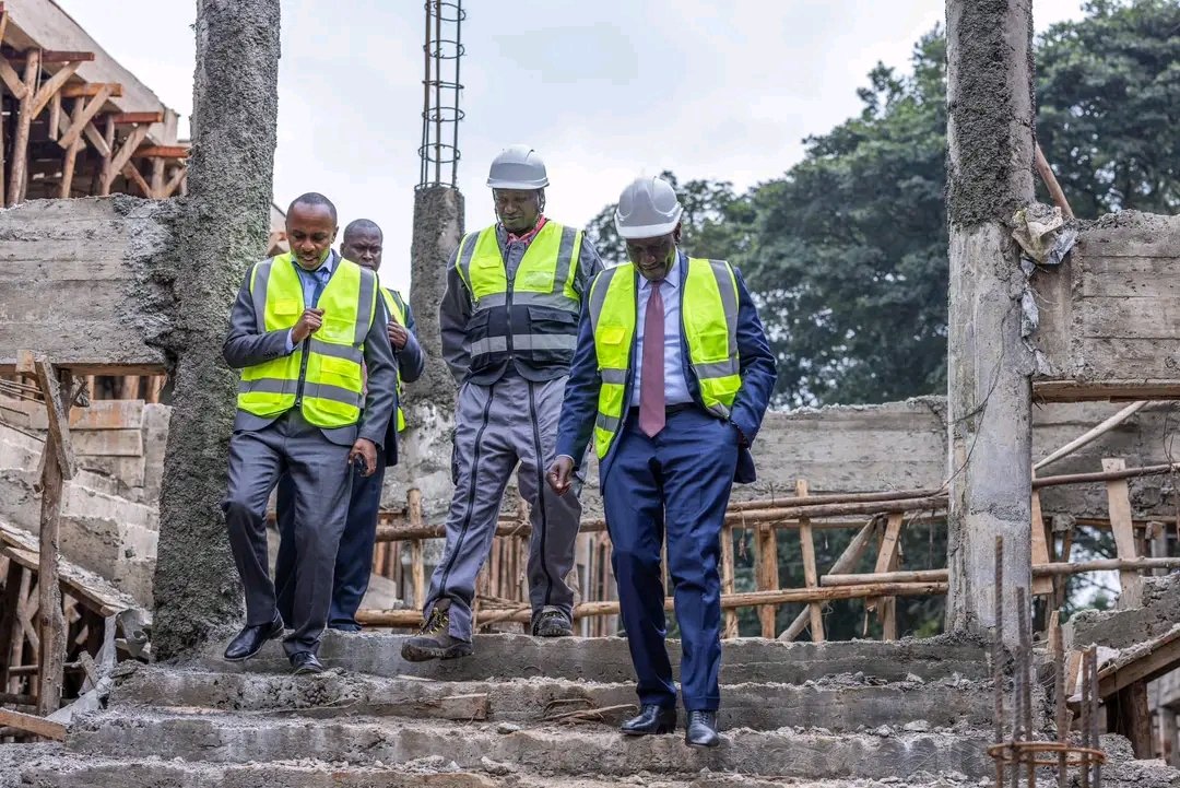 Bossyator's tweet photo. Ebu cheki hiyo workmanship 🫩NCA should stop registering every Tom, Dick &amp; Harry as a contractor, for goodness sake.. https://t.co/gwEKy4XFXb