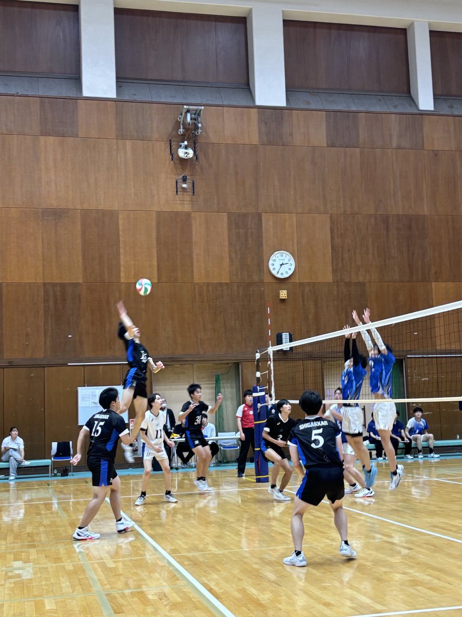tokai_vb's tweet image. 【2025年度 東海秋季男子リーグ戦 入替戦】
Aコート第3試合
静岡産業大学藤枝校舎大学(1部8位)vs至学館大学(2部1位)
23-25
17-25
34-36
セットカウント0-3
至学館大学の勝利です!
静岡産業大学藤枝校舎 2部降格or残留
至学館大学 1部昇格