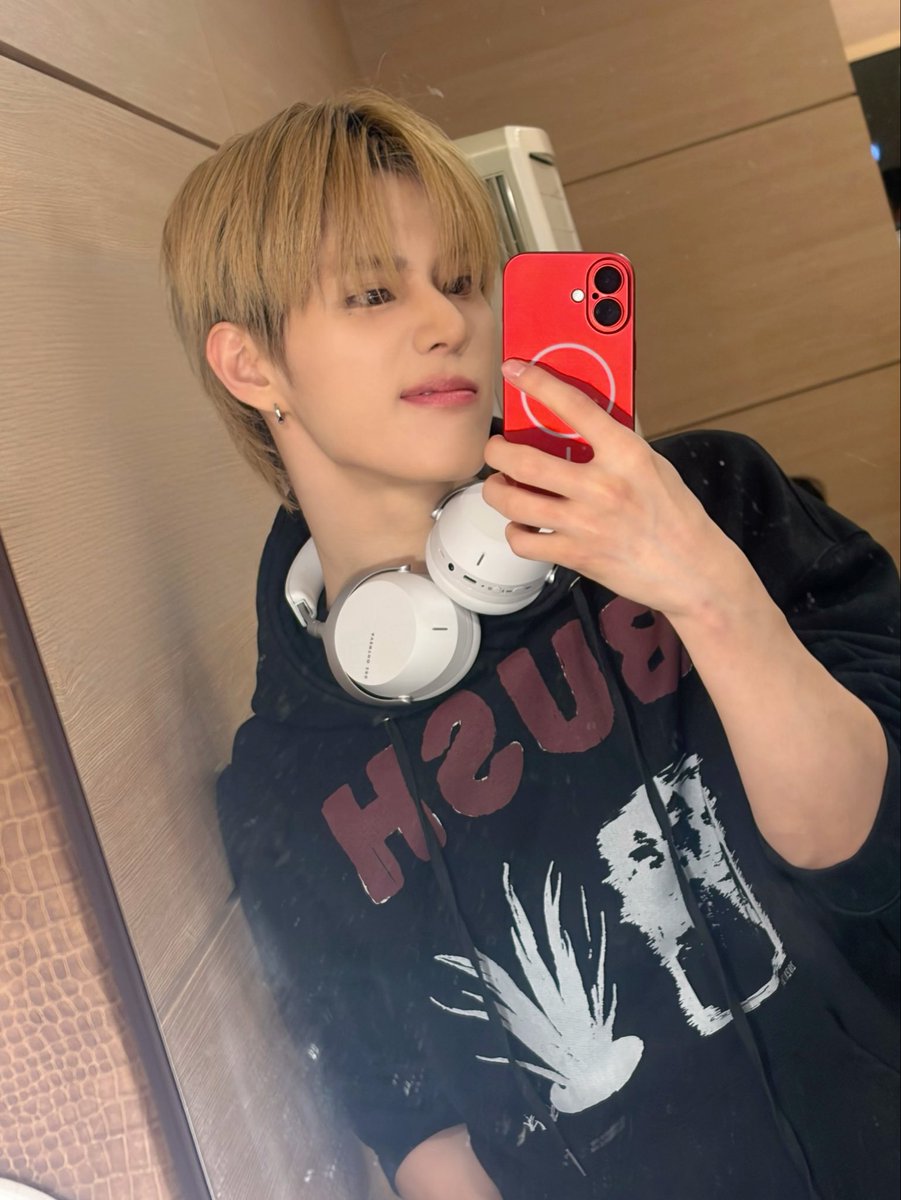 xikers_official's tweet photo. [#진식] Hide on 
💙함랑해💙
#xikers #싸이커스 https://t.co/vWYPVtNngP