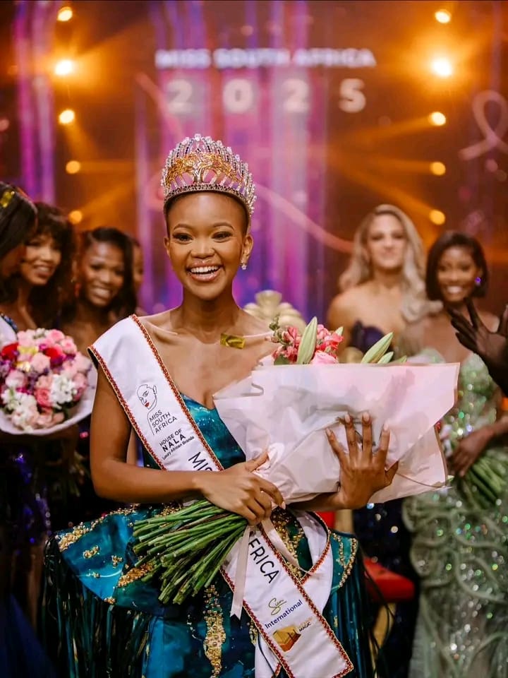 UQhawekazi Mazaleni weminyaka ema-24 ukhethwe njengoNobuhle we-Sewula Afrikha womnyaka ka-2025 kibonongorwana abakhulu  i-Miss South Africa. Isiphalaphala lesi ngeseDutjwa, ePumalanga Kapa.#slabcnews #sabcziindaba
