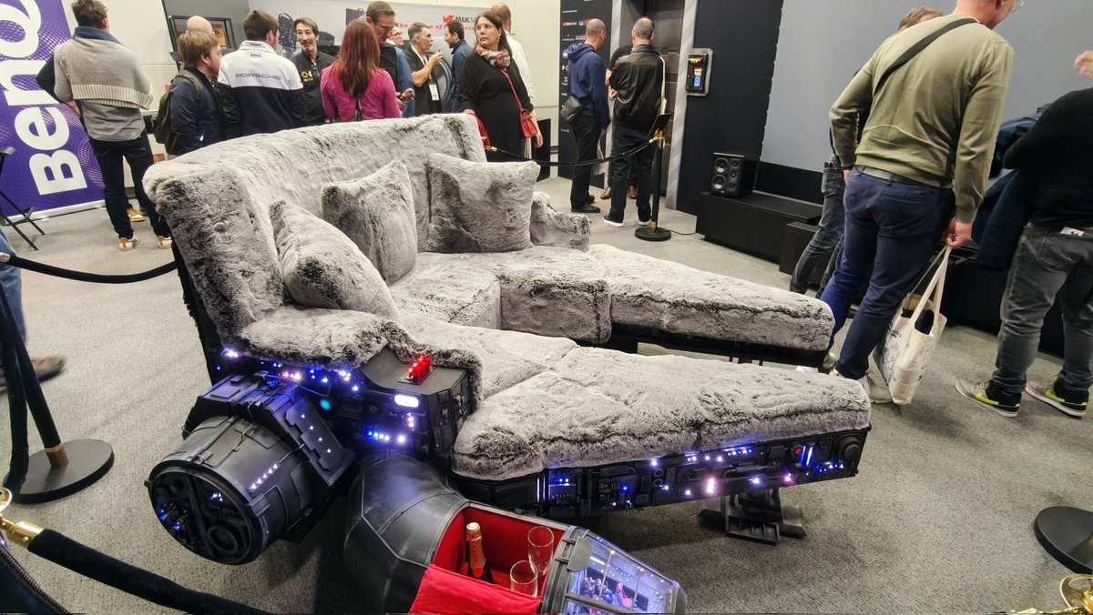 Globalement déçu par l'édition 2025 du <a href="/ParisAVshow/">Paris Audio Video Show</a>, la bonne surprise de ce salon l'écoute des Triangle Borea BR04 sur des sources Primare.
Chez Hi-Sense leur 116" en RGB MiniLED Et j'ai trouvé mon futur canapé 🤣