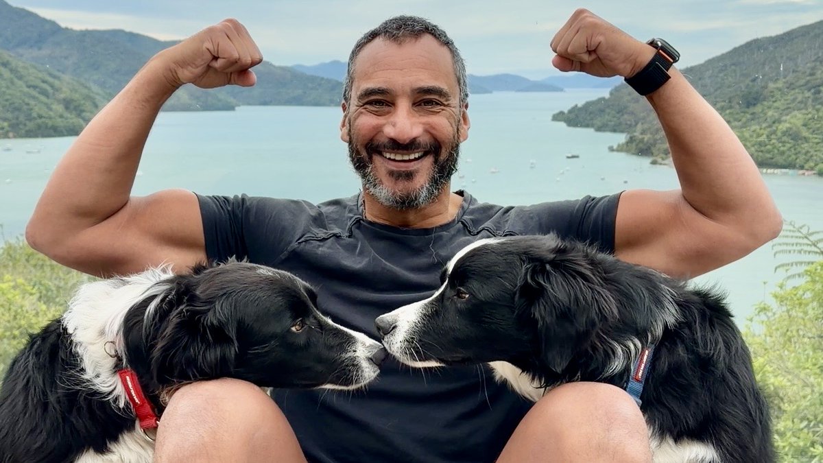 100,000,000 Livestream Q&amp;A.  Join the puppies and me for a livestream Q&amp;A ❤️AB

NZT Mon 08:00
EST Sun 15:00
UK Sun 19:00