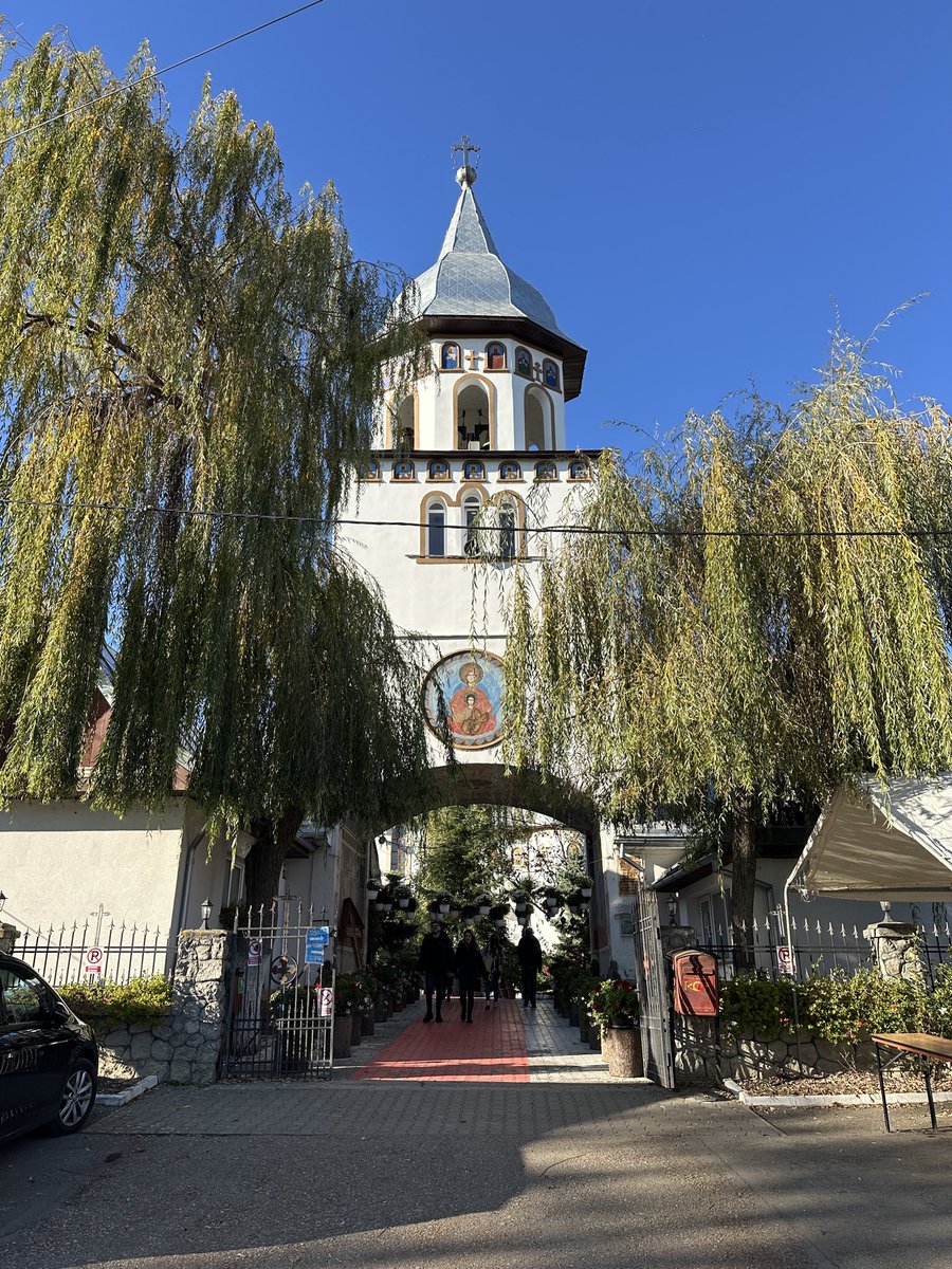 Mănăstirea Dumbrava, locul unde iubirea are 200 de chipuri! apusenitransilvania.ro/2025/10/26/man…