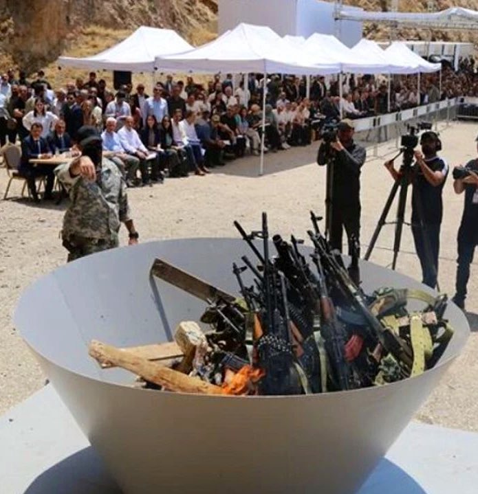 #SONDAKİKA Terör Örgütü Türkiye’den tamamen çekildi!

Terör örgütü pkk Türkiye’deki faaliyetlerini tamamen durdurduğunu açıkladı.

11 Temmuz’da silah bırakma kararı ile Irak’ta silah yakmıştı. Bugün ise çekilme kararı açıklandı.

#gündem #süreç #silahbırakma #terörsüztürkiye