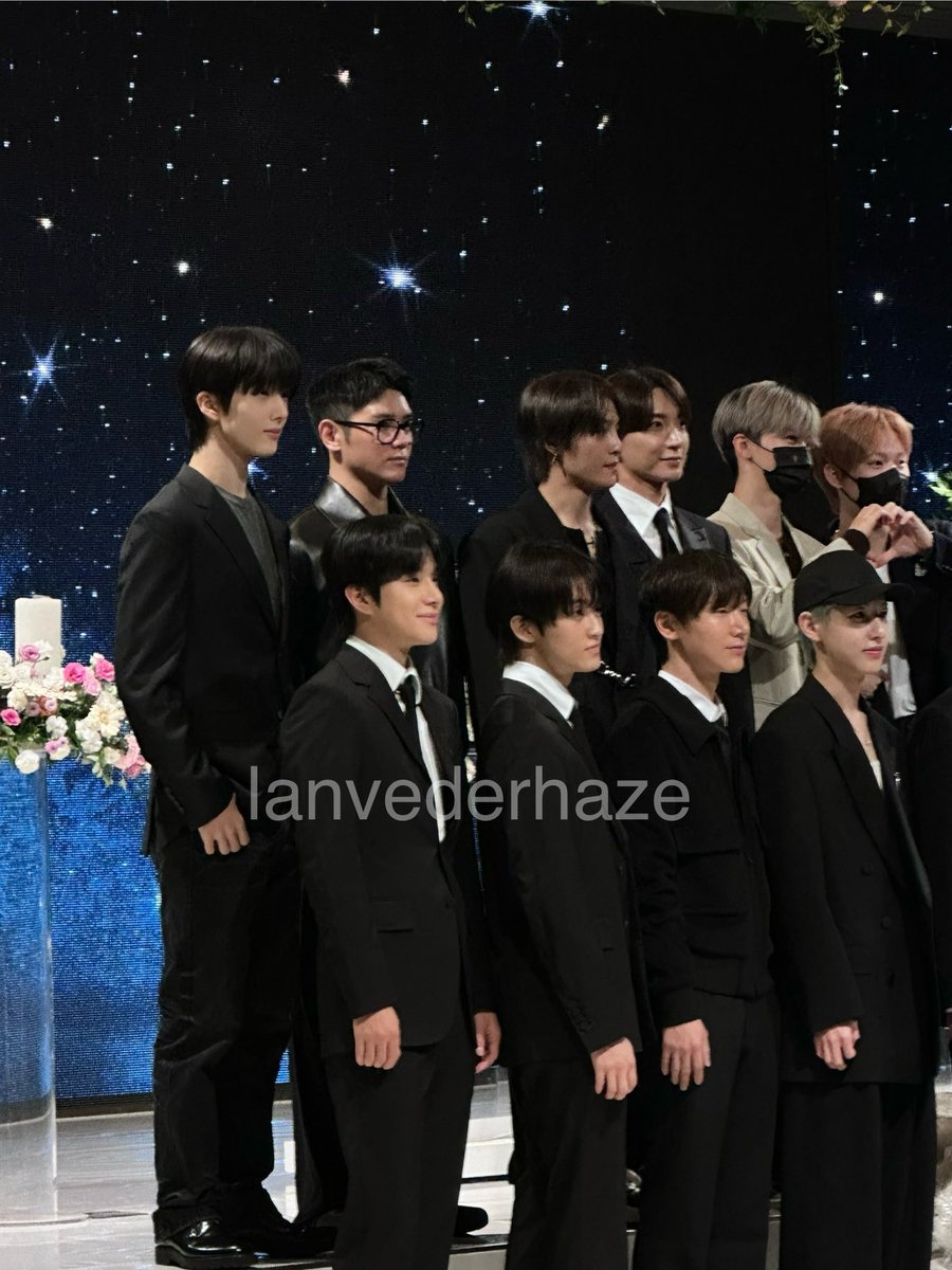 JisungGlobal's tweet image. [📸] 251026

OP met #JISUNG and other NCT members in a wedding today!

© lanvederhaze 
#지성 #NCT지성 #NCTDREAM