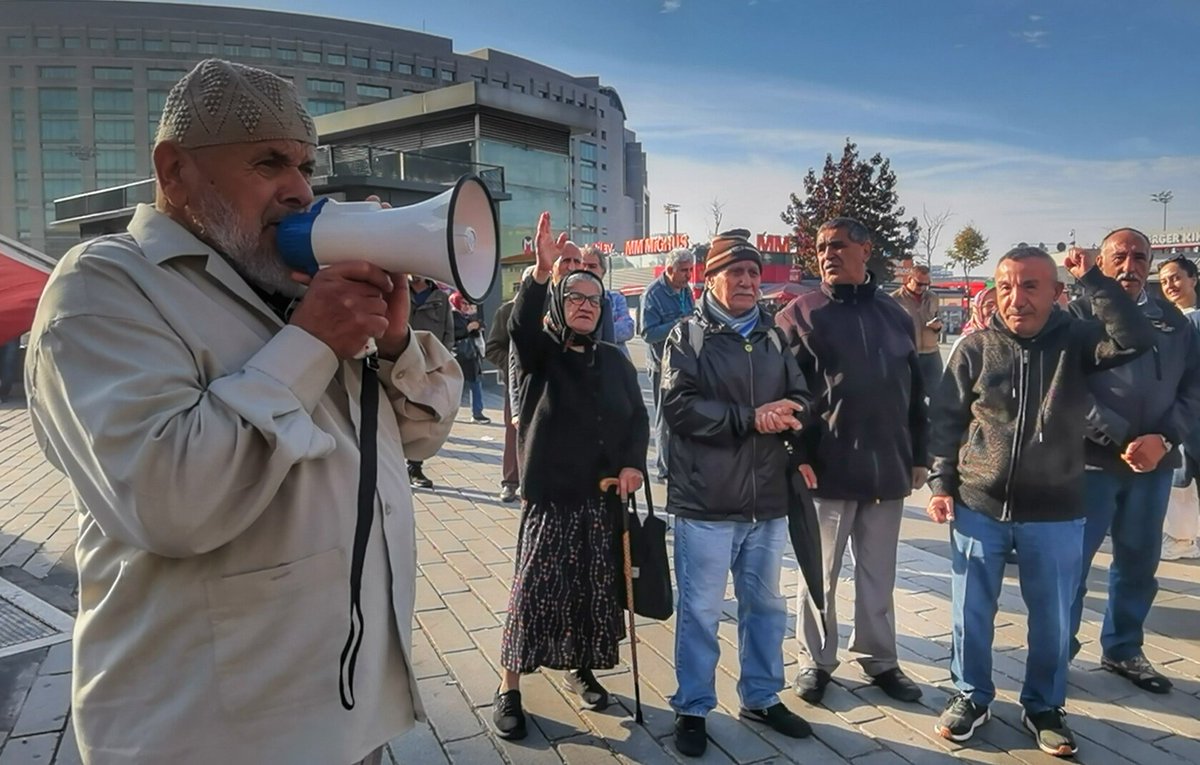 Ekrem İmamoğlu, hakkında başlatılan 'casusluk' soruşturması kapsamında Çağlayan Adliyesi'nde ifade verecek. 

Adliye çevresi ablukaya alınmış durumda. 

İmamoğlu'na destek için gelenler adliye bahçesinin Çağlayan'a yakın kısmında toplanıyor.

📷 <a href="/umuttastangzt/">Umut Taştan</a>