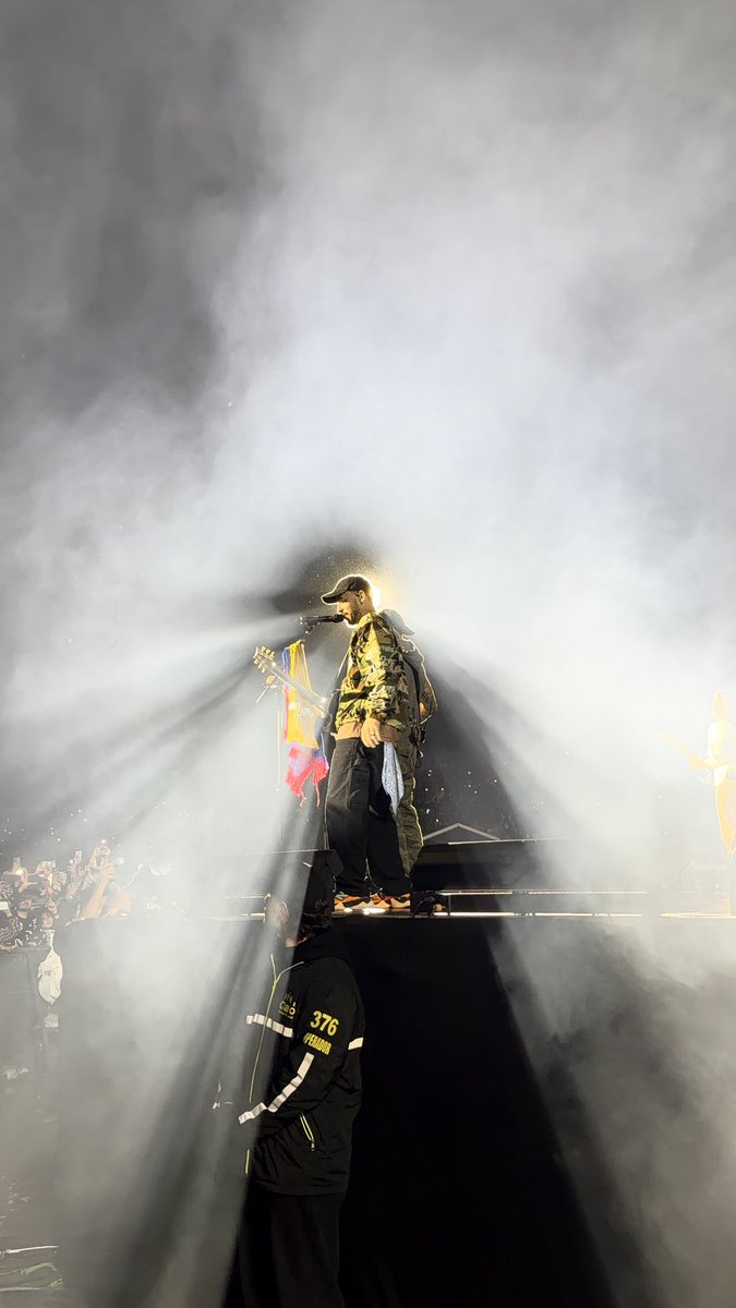 fumobi13's tweet image. These were taken by me during the show